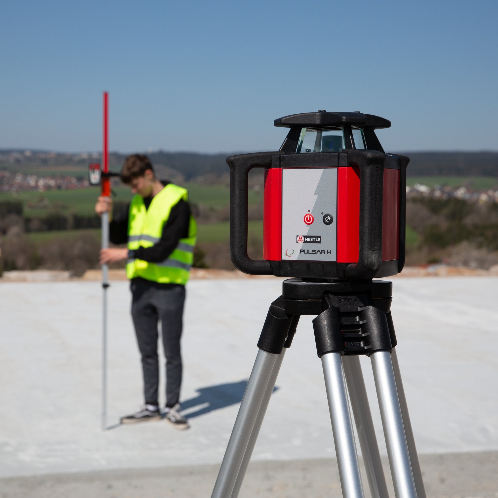 NESTLE PULSAR H – Profi-Rotationslaser 600 m, IP65, mm-Anzeige NESTLE PULSAR H – Profi-Rotationslaser 600 m, IP65, mm-Anzeige